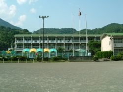 身延小学校