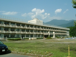 身延中学校