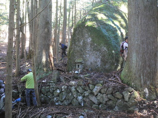 ここの山の神も大きいですが…