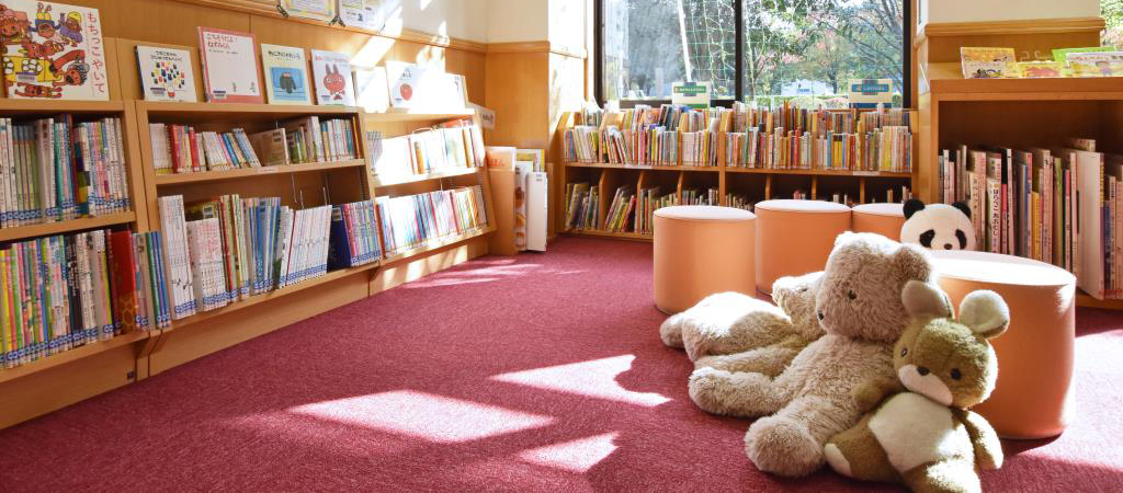 身延町立図書館内