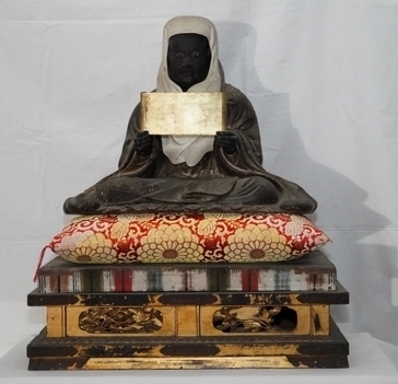 【町指定文化財】木造日蓮聖人読経坐像の画像