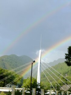 メロディブリッジの背面にレインボーブリッジが！うまい！！