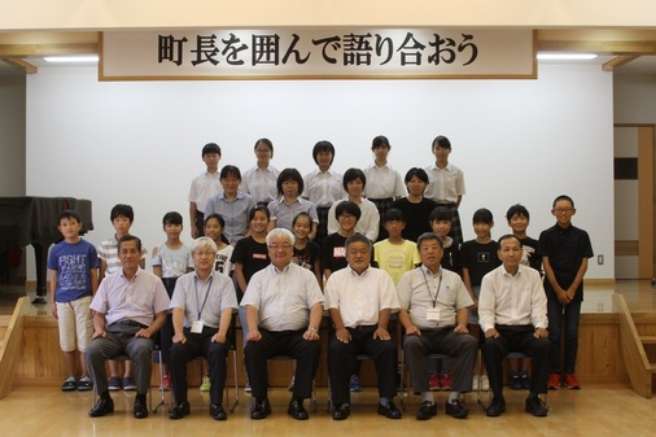 「町長を囲んで語り合おう2019」集合写真の画像