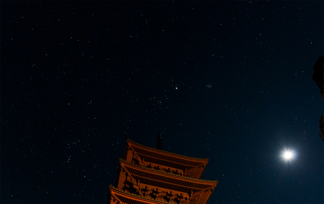 久遠寺 五重塔からの夜空