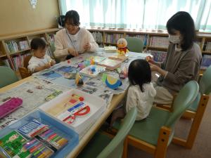 おもちゃを製作する写真